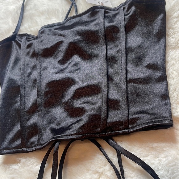 NWT H&M lace up crop top - SIZE: XS - Picture 2 of 6